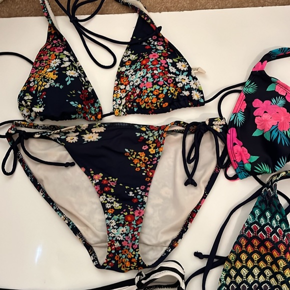 Bundle of 10 bathing suit pieces. Size small. American Eagle, Gap - Picture 2 of 7